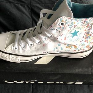 Converse  Sneakers size 9 in Women’s-7 in Men’s